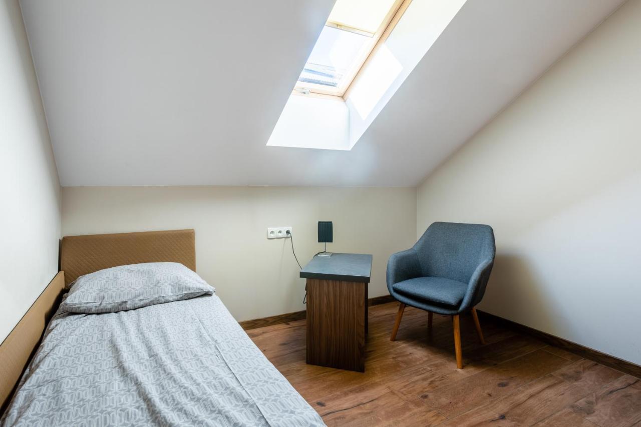 Noclegijarocin Bed & Breakfast 외부 사진