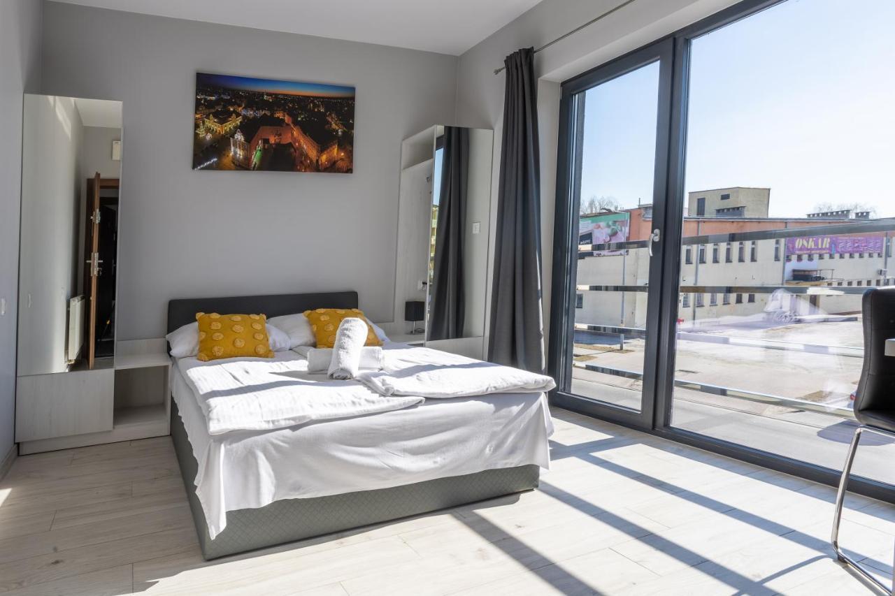Noclegijarocin Bed & Breakfast 외부 사진