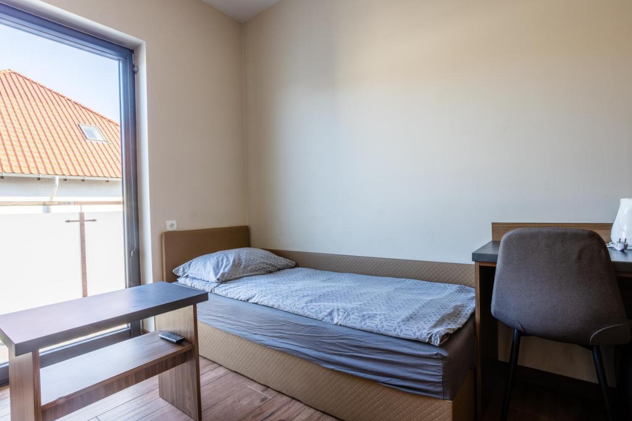 Noclegijarocin Bed & Breakfast 외부 사진