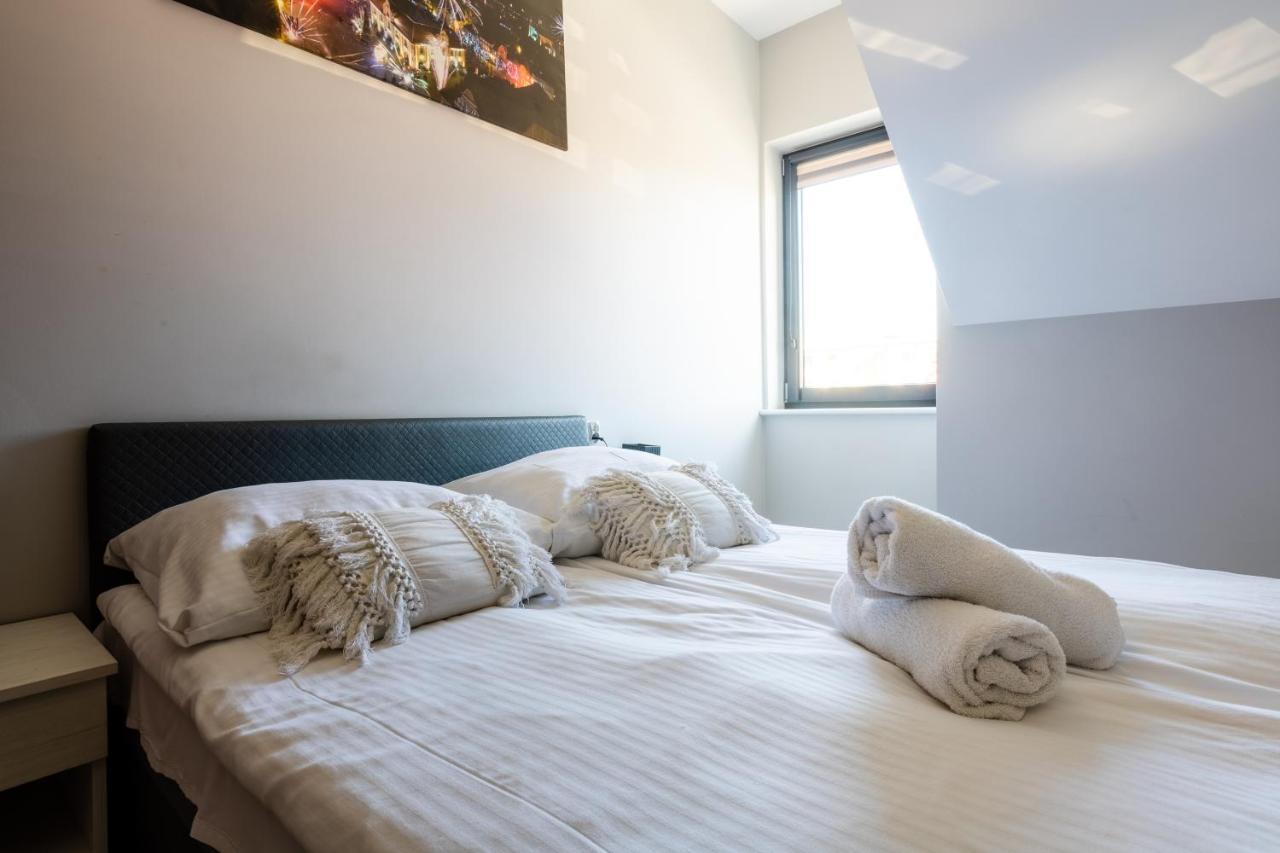 Noclegijarocin Bed & Breakfast 외부 사진